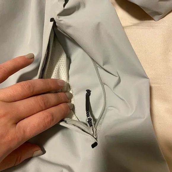 Lole NWOT rain shell - Picture 7 of 7